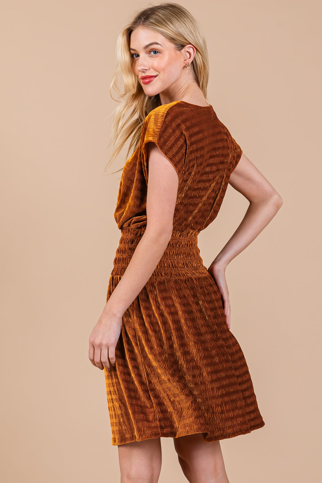 CAMEL TEXTURED KNIT SMOCKING DETAILED MINI DRESS CFDLU51382SA