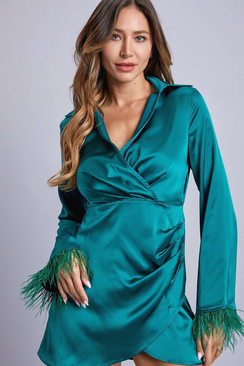 EMERALD GREEN FEATHER SLEEVES WRAP MINI DRESS ARD1518