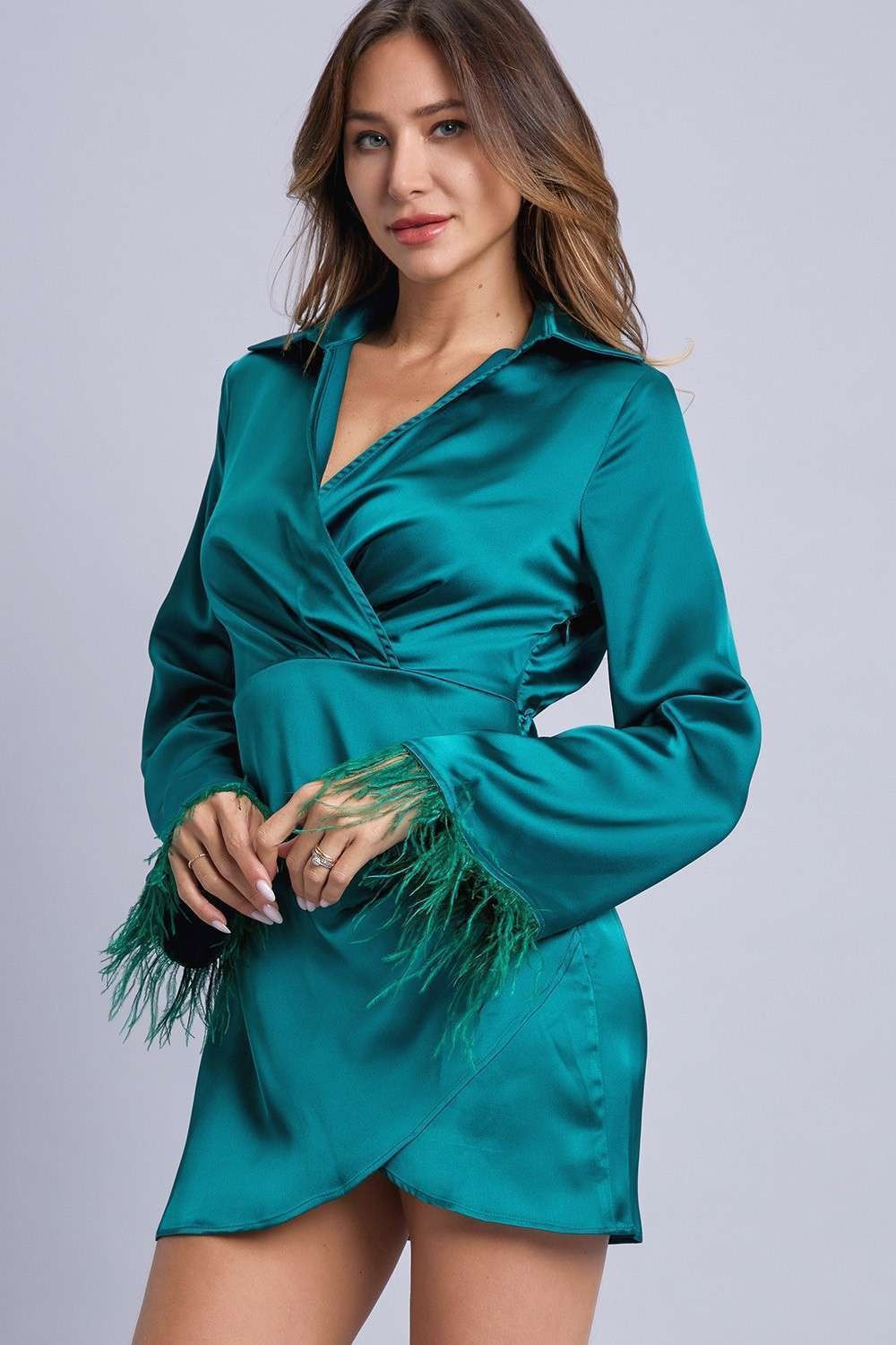 EMERALD GREEN FEATHER SLEEVES WRAP MINI DRESS ARD1518