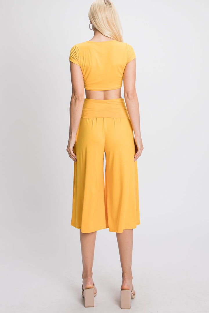 YELLOW O-RING CROP TOP AND GOUCHER KNIT PANTS SET SOIN2030