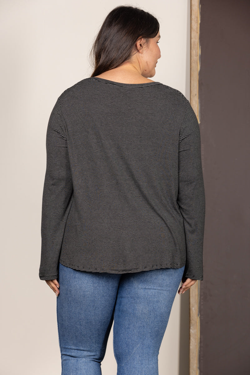 BLACK V-NECK BUTTON DOWN PLUS SIZE KNIT TOP T8820PL