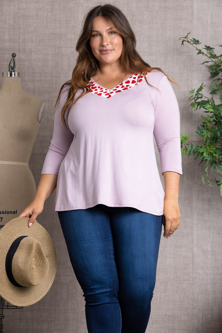 HEART PRINTS V-NECK PLUS SIZE KNIT TOP-T6571