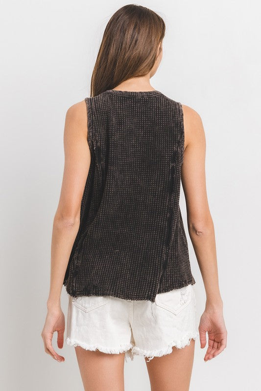 BLACK MINERAL WASHED WAFFLE KNIT SLEEVELESS TANK TOP TEU13765SA