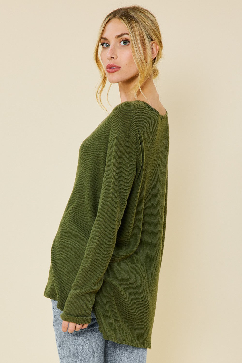 OLIVE V-NECK SOFT TOUCH RIB KNIT TOP FSLST3067