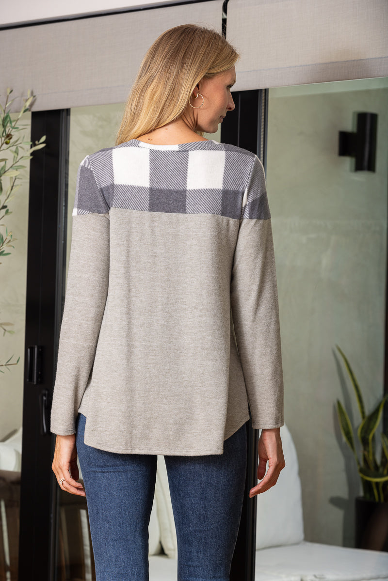 CLOUD GREY WHITE MADRAS PRINT HENLEY KNIT TOP B5602