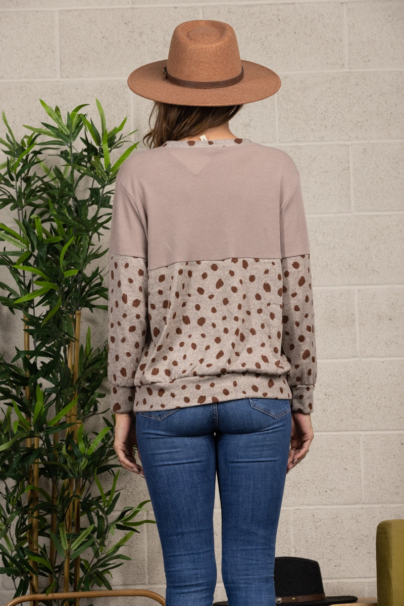 CAMEL KNIT WITH POLKA DOTS PRINT CONTRAST TOP T1943