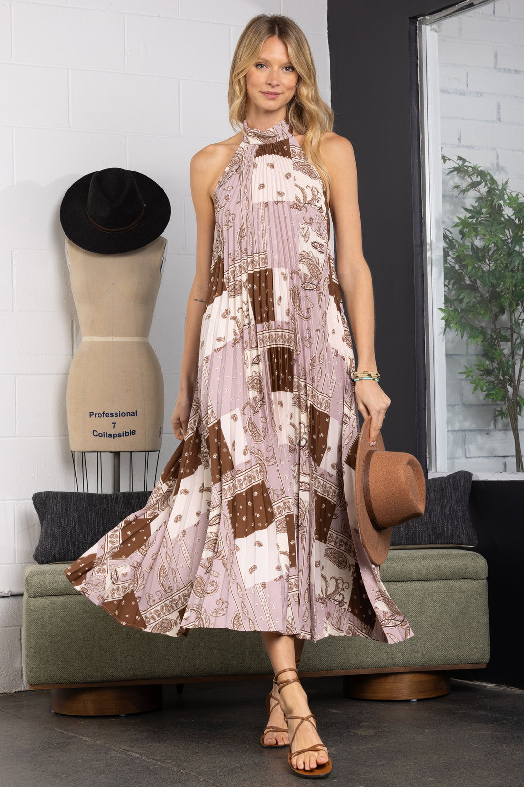 MOCHA PAISLEY PRINT HALTER NECK PLEATED MAXI DRESS-DY51129FA