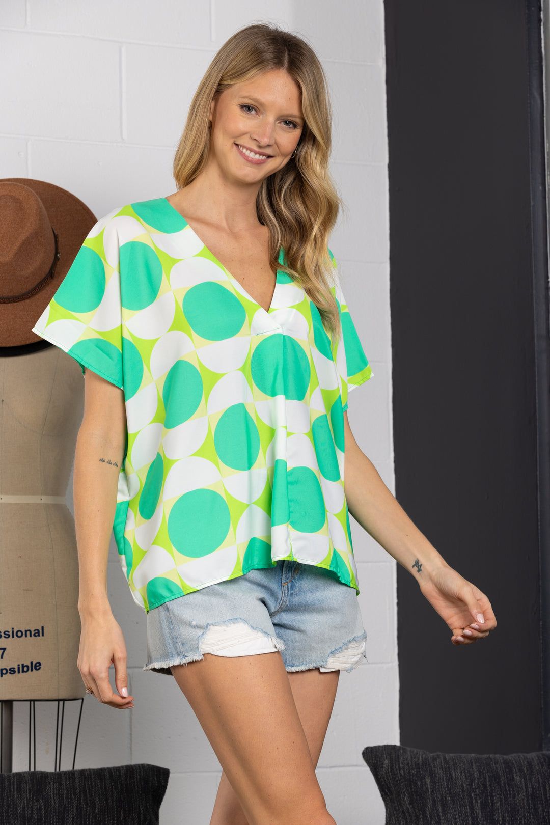 GREEN V-NECK DOLMAN SHORT SLEEVES TOP-TC12598NPA