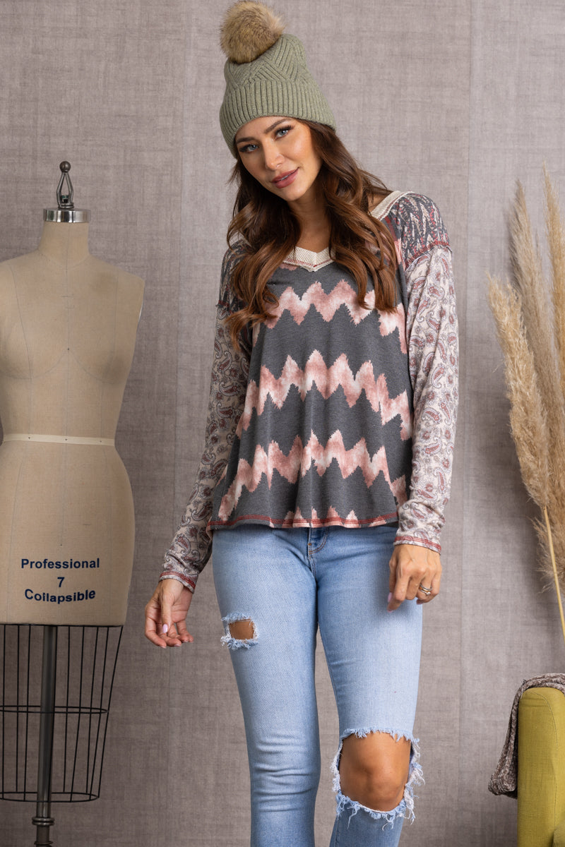 MULTI ZIG ZAG PRINT V-NECK TOP-TT3700B