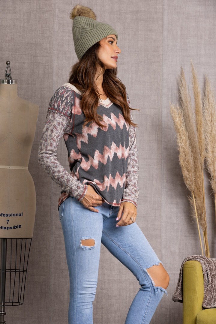 MULTI ZIG ZAG PRINT V-NECK TOP-TT3700B