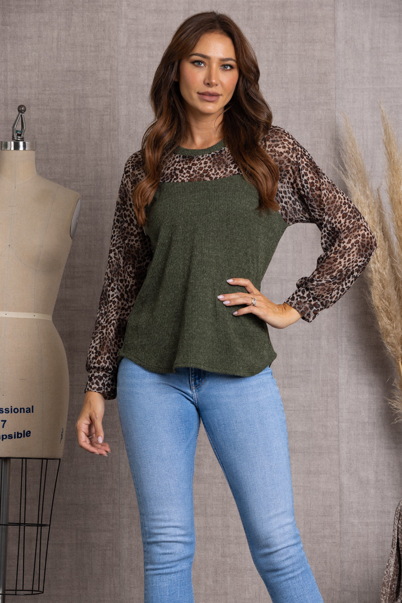 OLIVE RIBBED KNIT ANIMAL PRINT CONTRAST TOP T2012