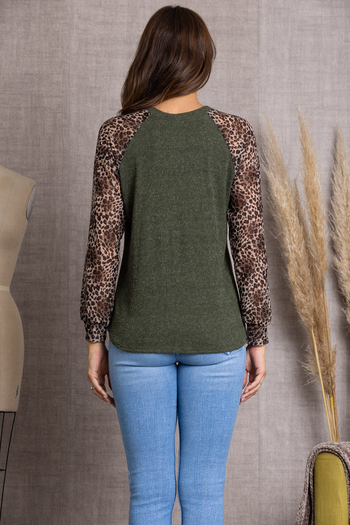 OLIVE RIBBED KNIT ANIMAL PRINT CONTRAST TOP T2012