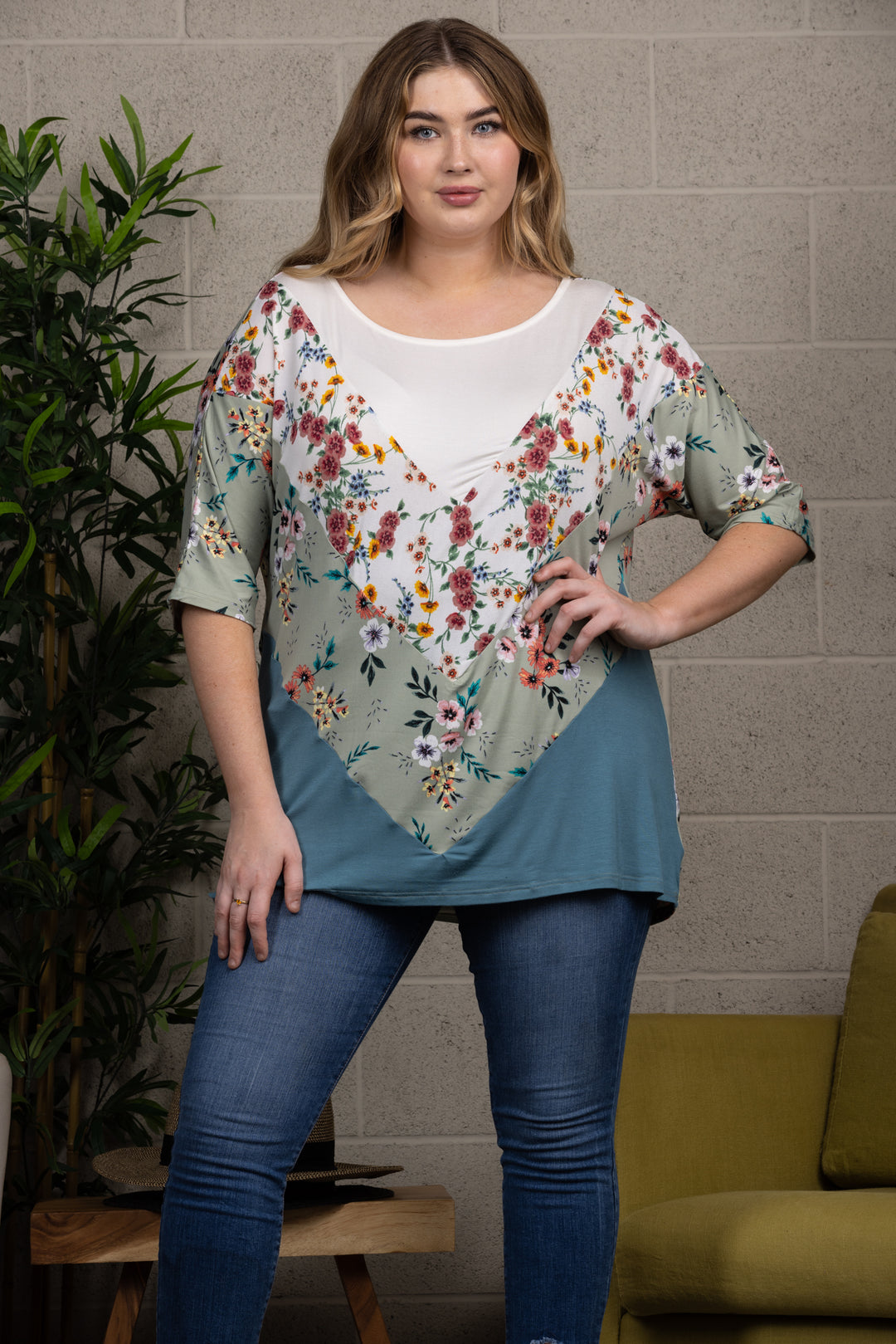 FLORAL PRINT CONTRAST PLUS SIZE KNIT TOP-CT43609C