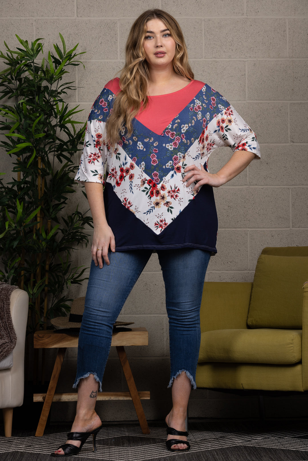 FLORAL PRINT CONTRAST PLUS SIZE KNIT TOP-CT43609C