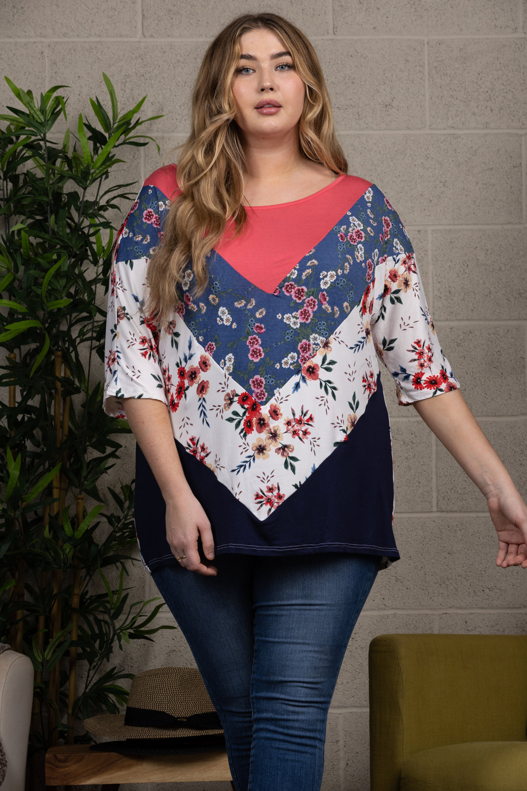 FLORAL PRINT CONTRAST PLUS SIZE KNIT TOP-CT43609C