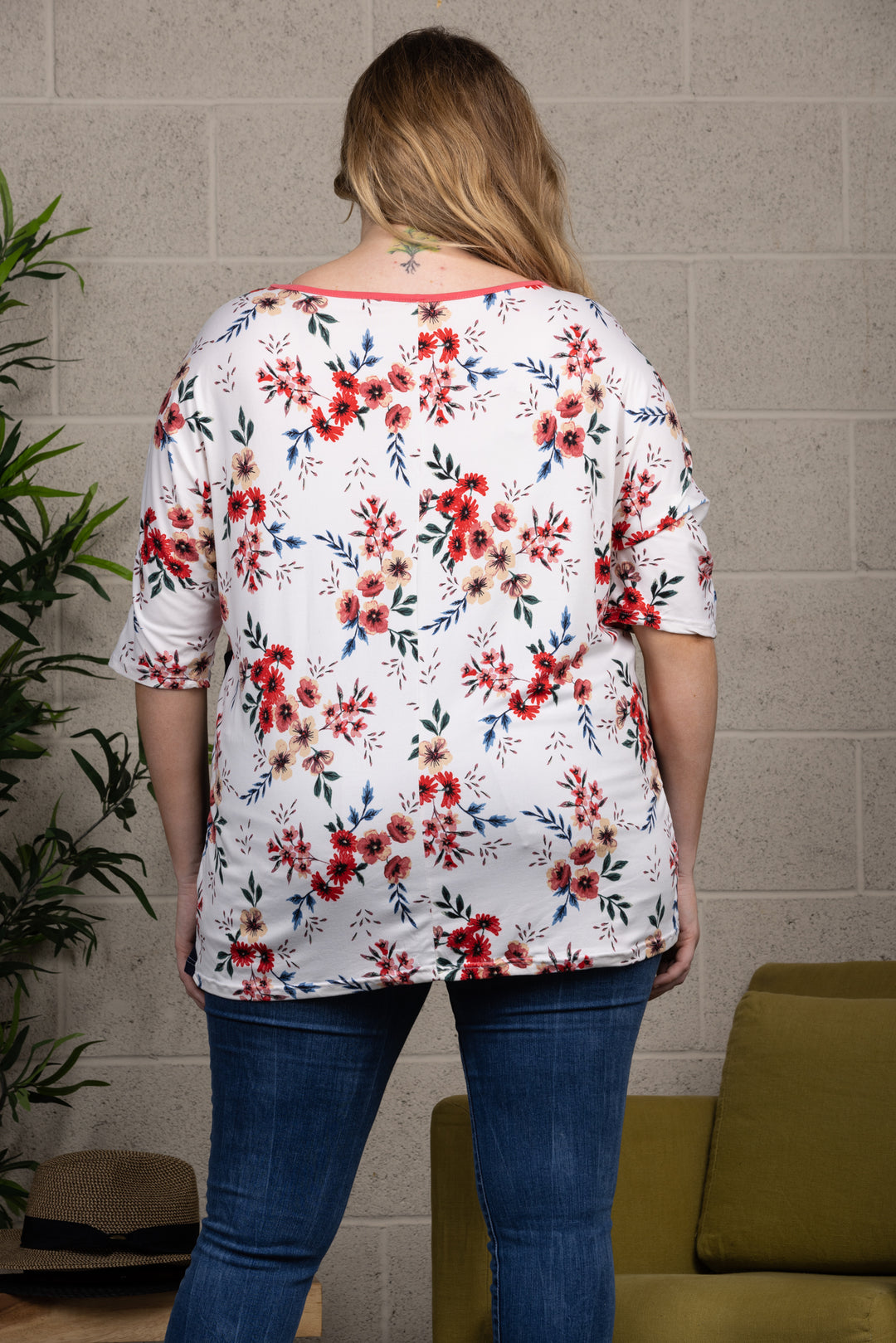 FLORAL PRINT CONTRAST PLUS SIZE KNIT TOP-CT43609C